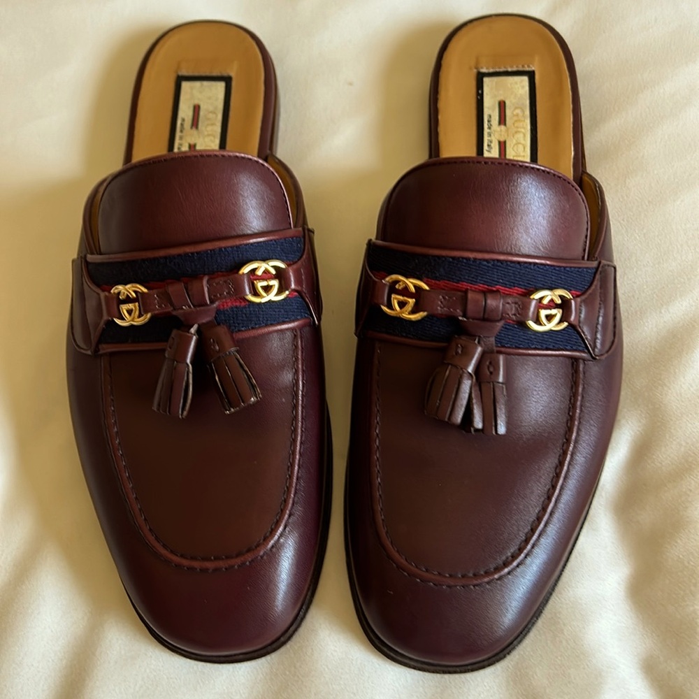 Gucci Authentic NWOT Woman’s Maroon & Navy Tasseled Mules GG front accents 37
